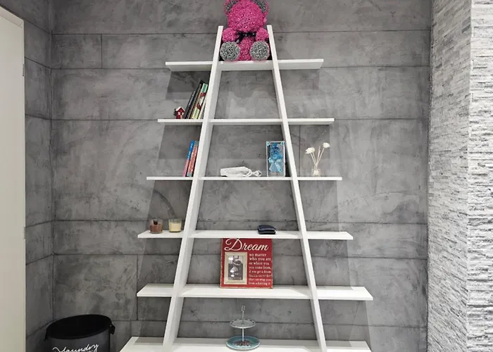 Stylish Escape * ティラナ