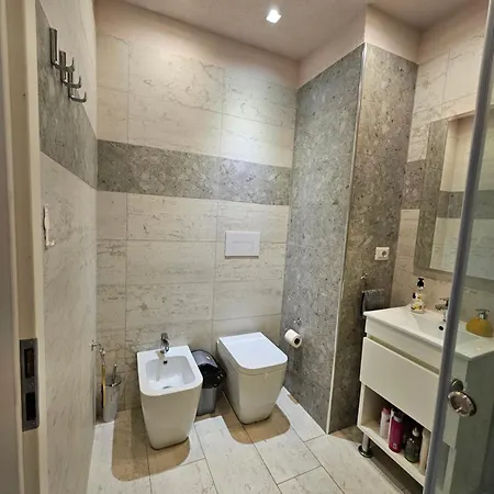 Stylish Escape 地拉那